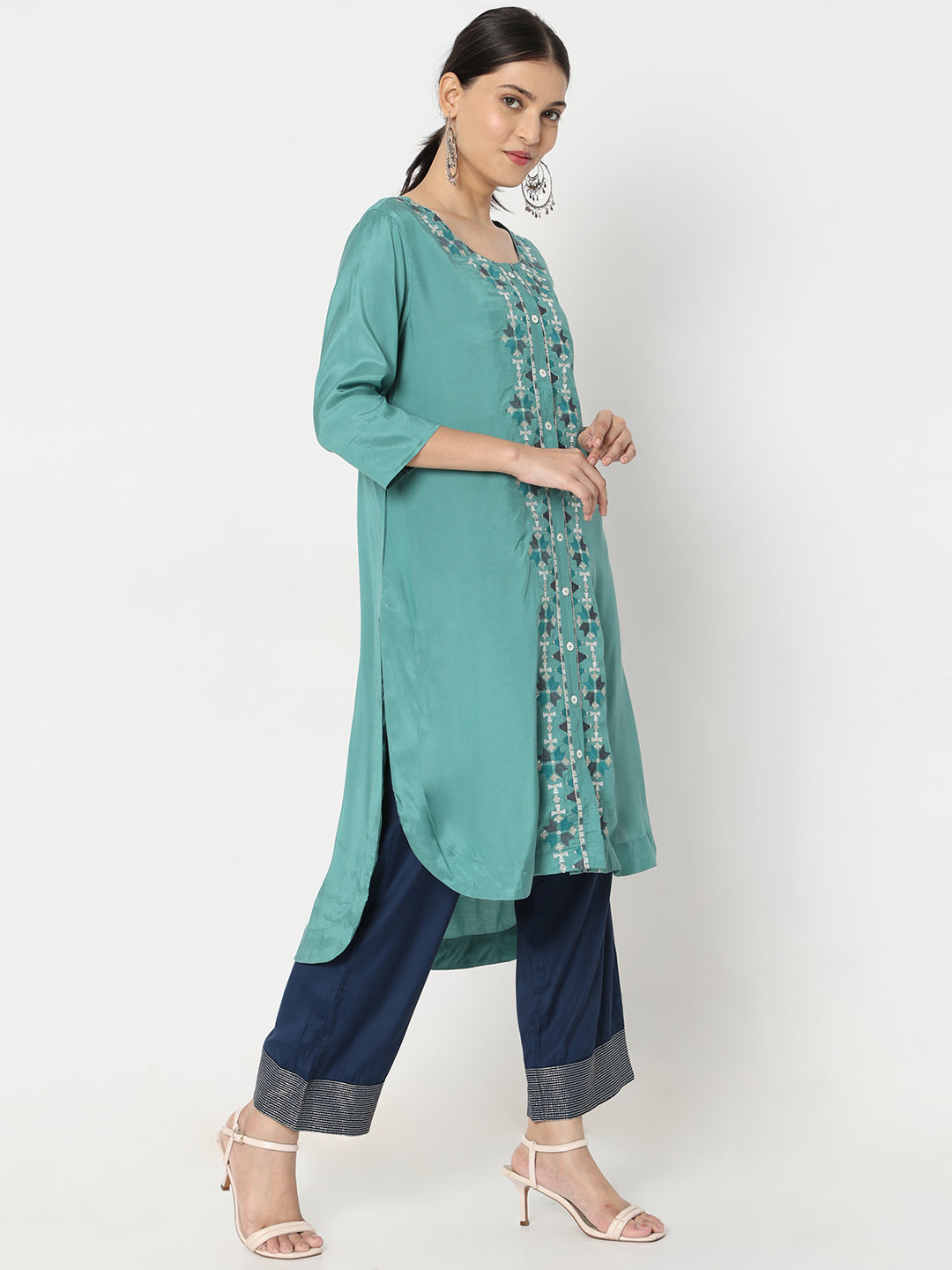 Straight Fit Embroidered Kurta