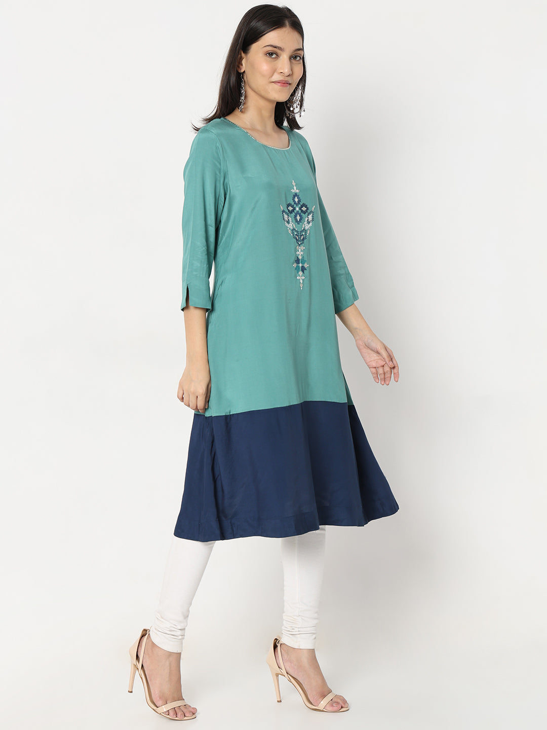 Straight Fit Embroidered Kurta