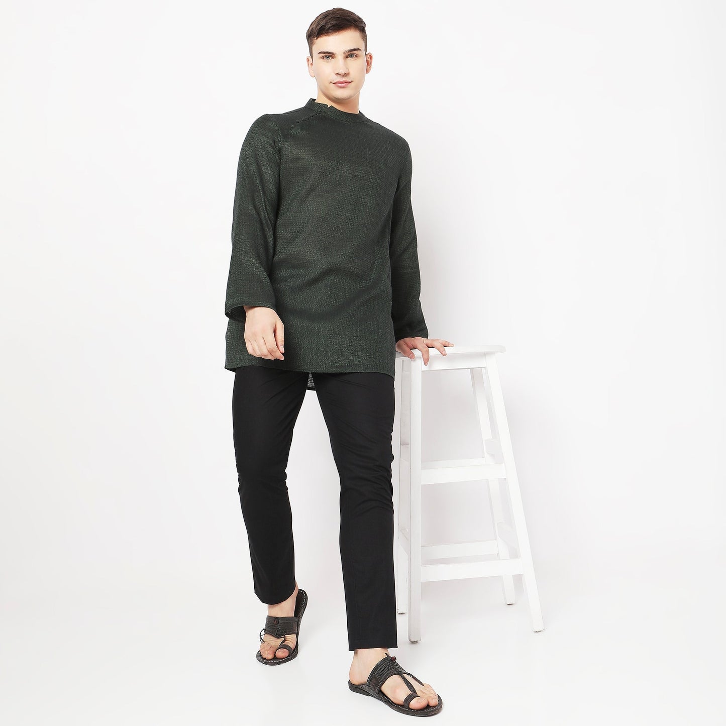 Slim Fit Solid Mid Rise Trousers