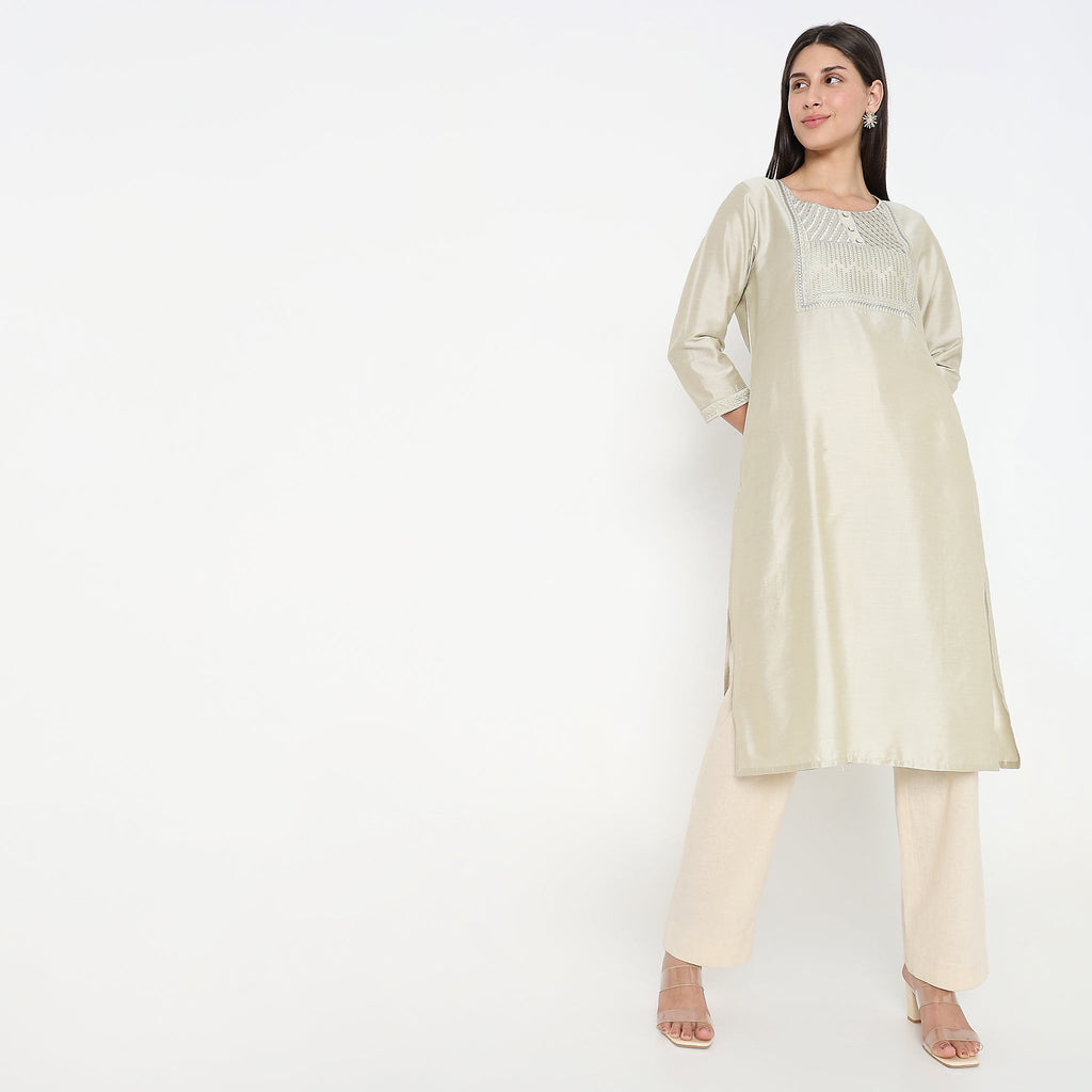 Straight Fit Embellished Kurta