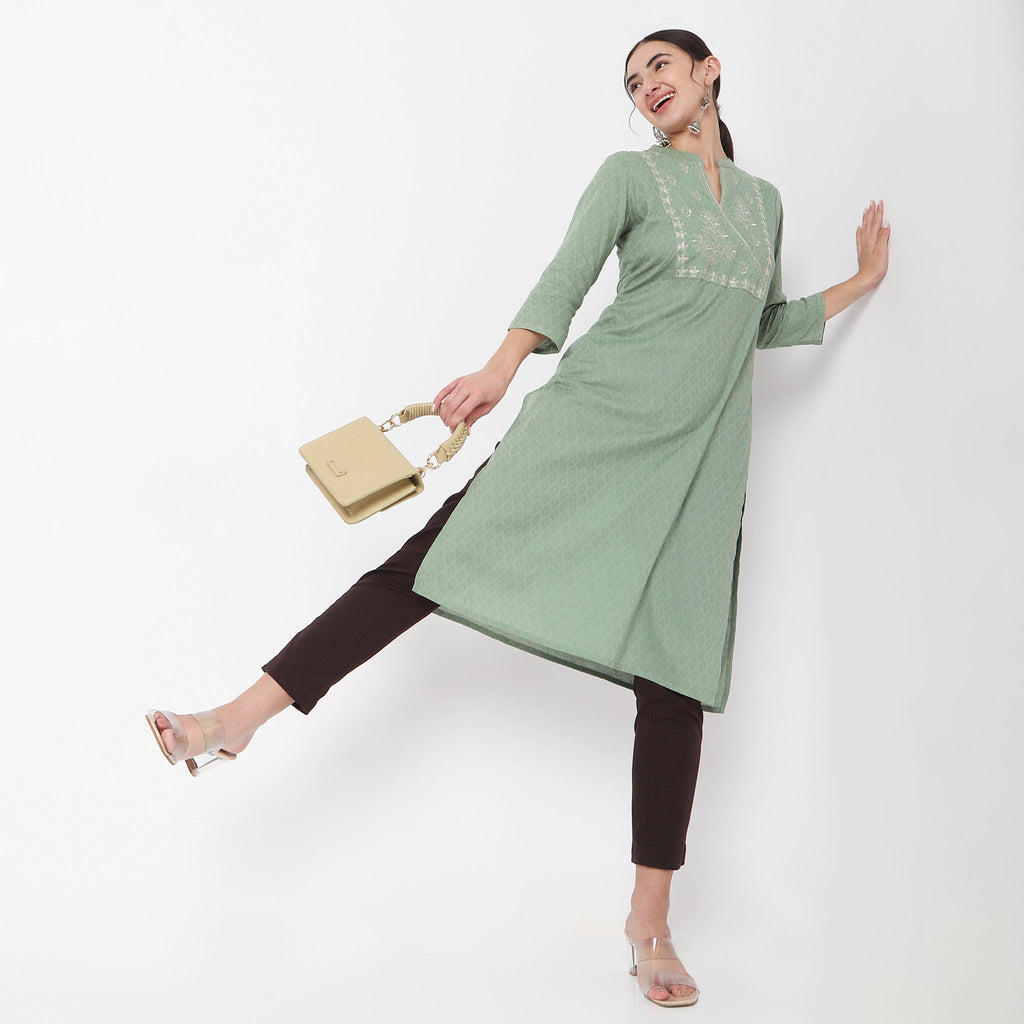 Regular Fit Solid Mid Rise Pants
