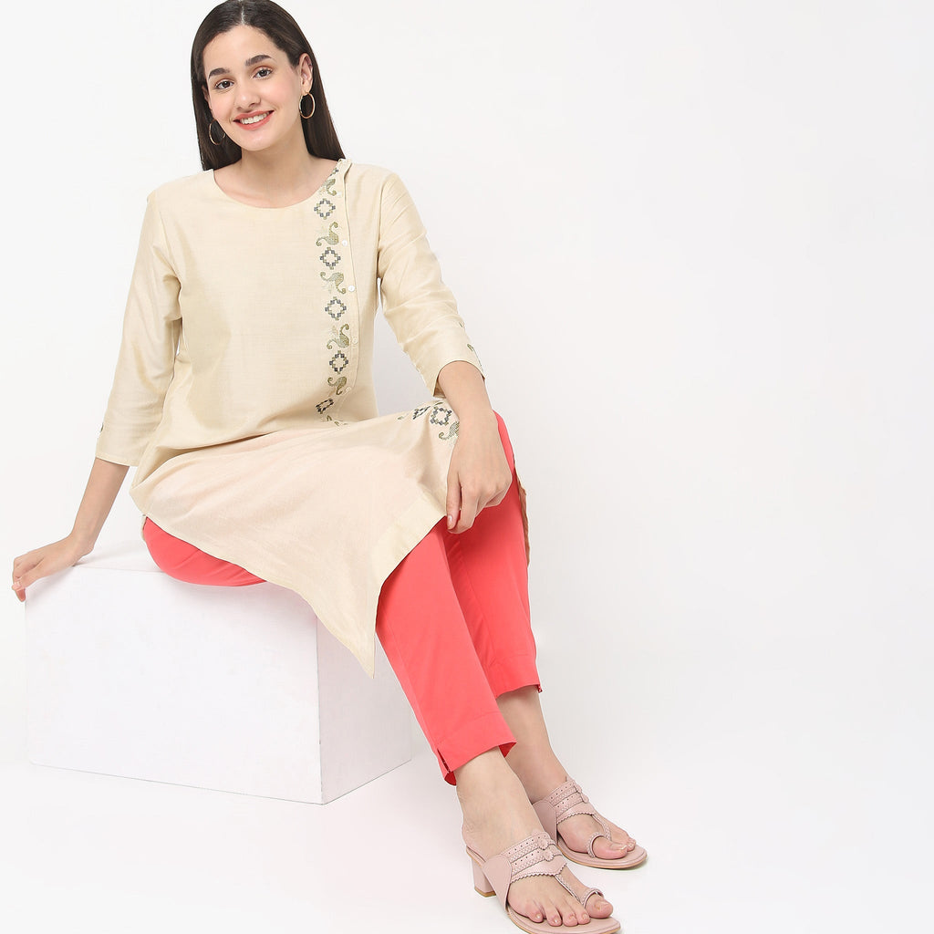 Regular Fit Solid Mid Rise Pants