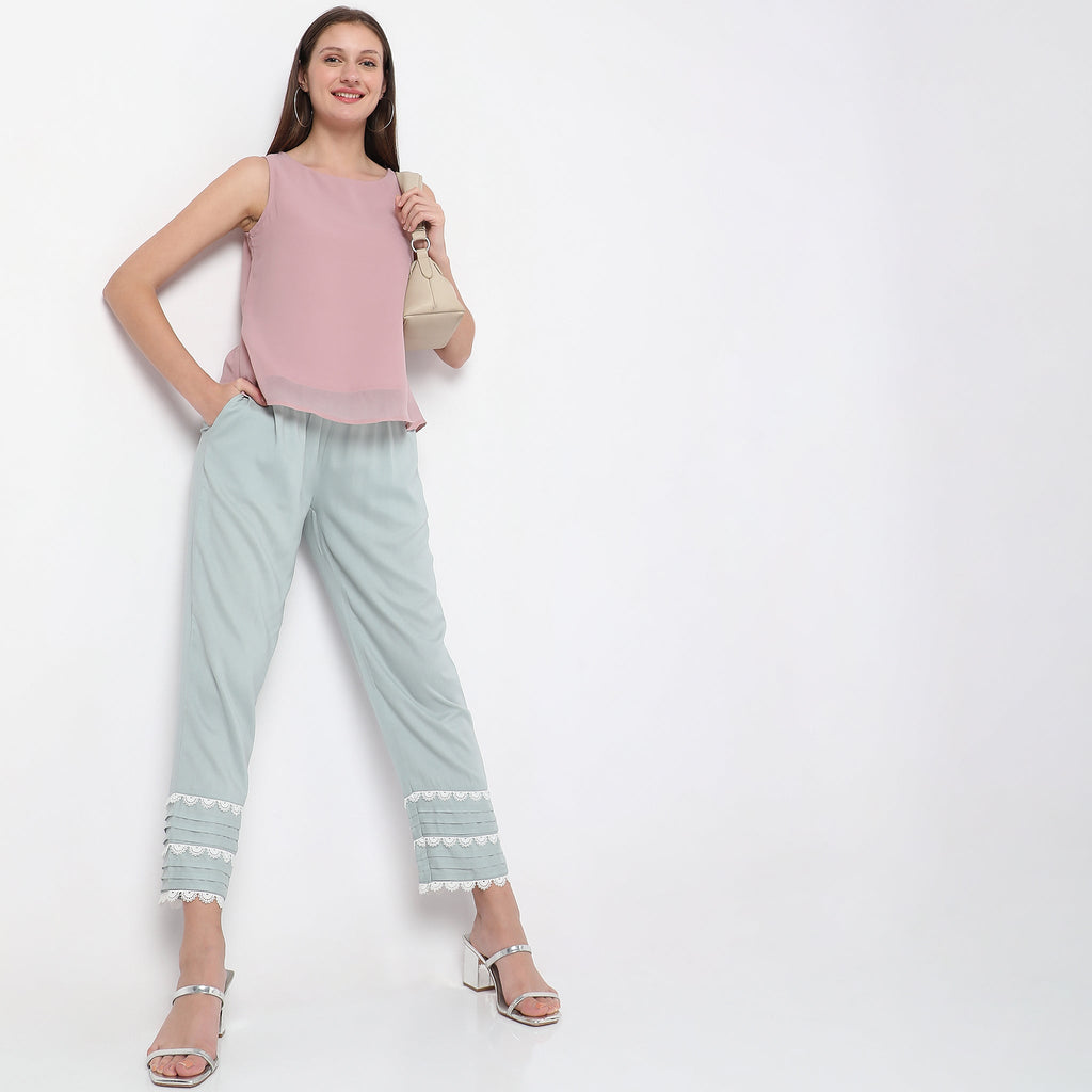 Women Wearing Regular Fit Solid Mid Rise Palazzo
