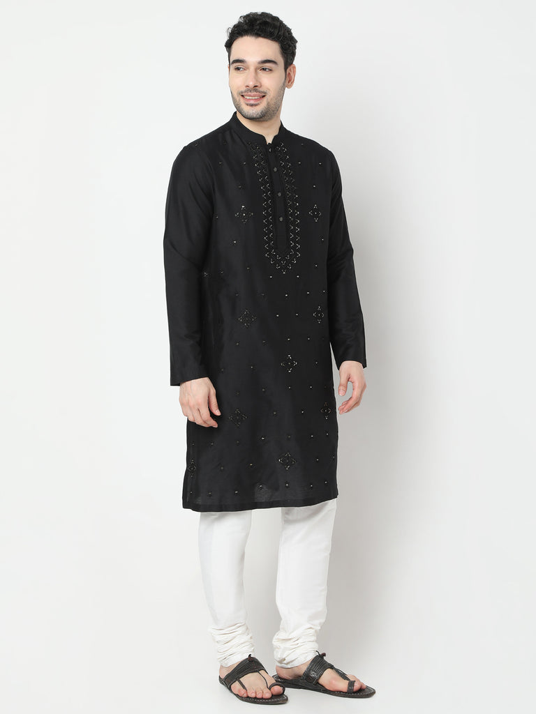 Regular Fit Embroidered Kurta