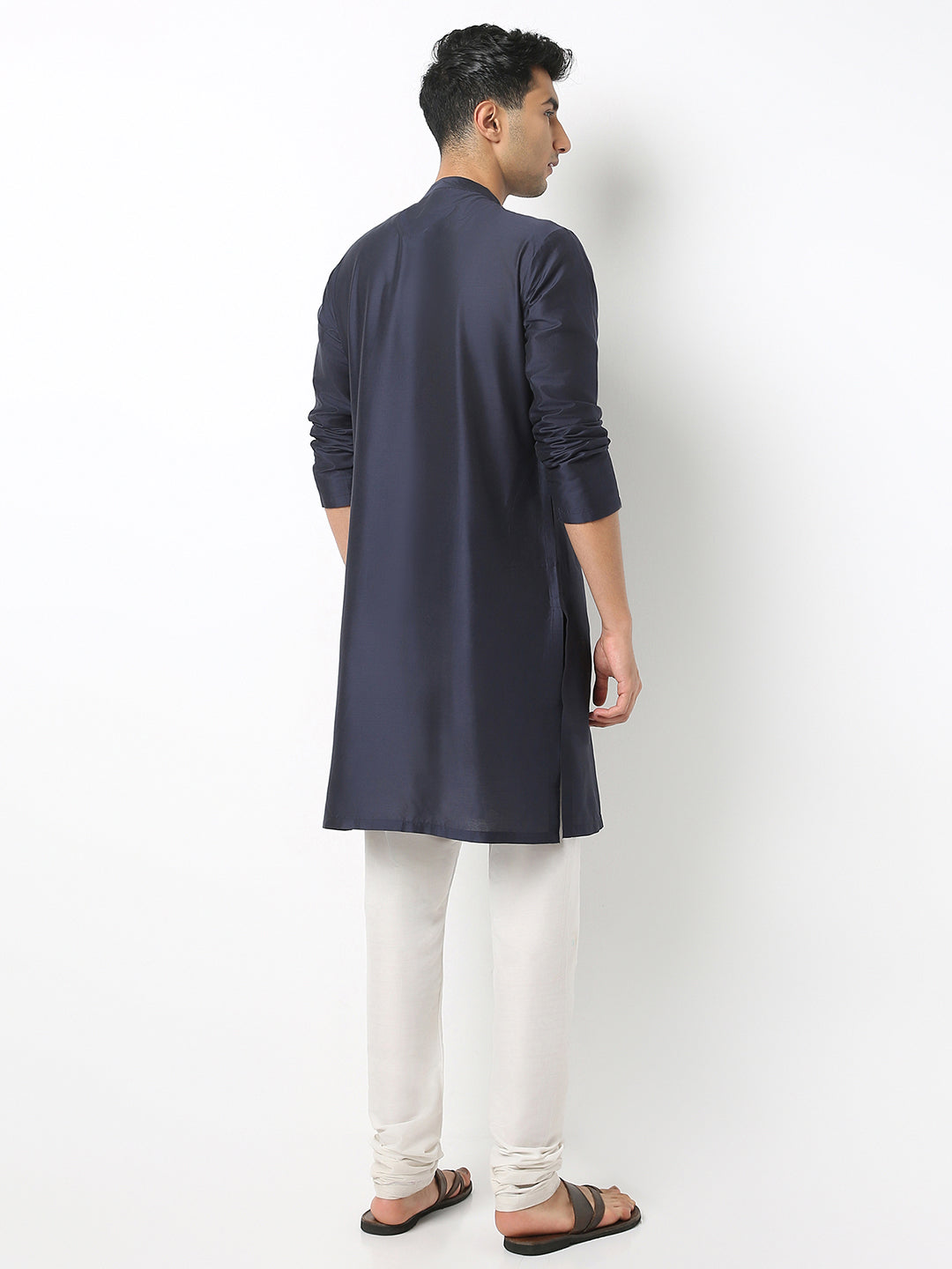 Straight Fit Solid Mandarin Collar Full Sleeve Kurta