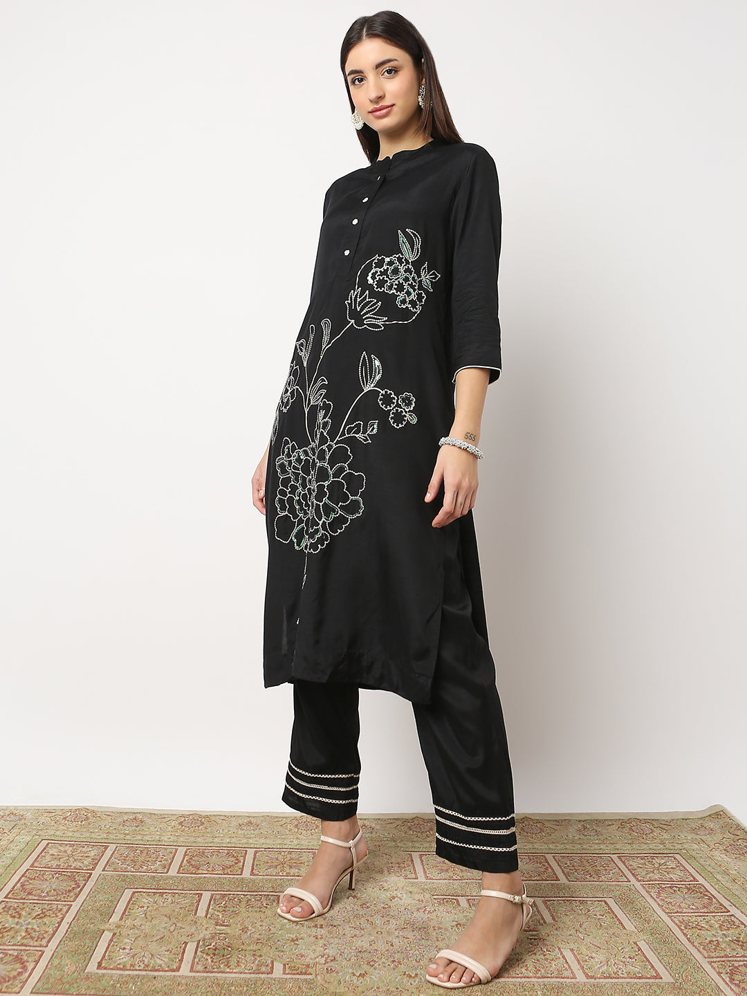 Nylangan Straight Fit Solid Mid Rise Pants