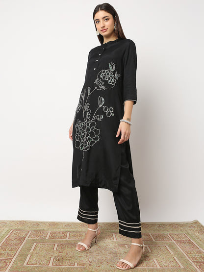Nylangan Straight Fit Solid Mid Rise Pants
