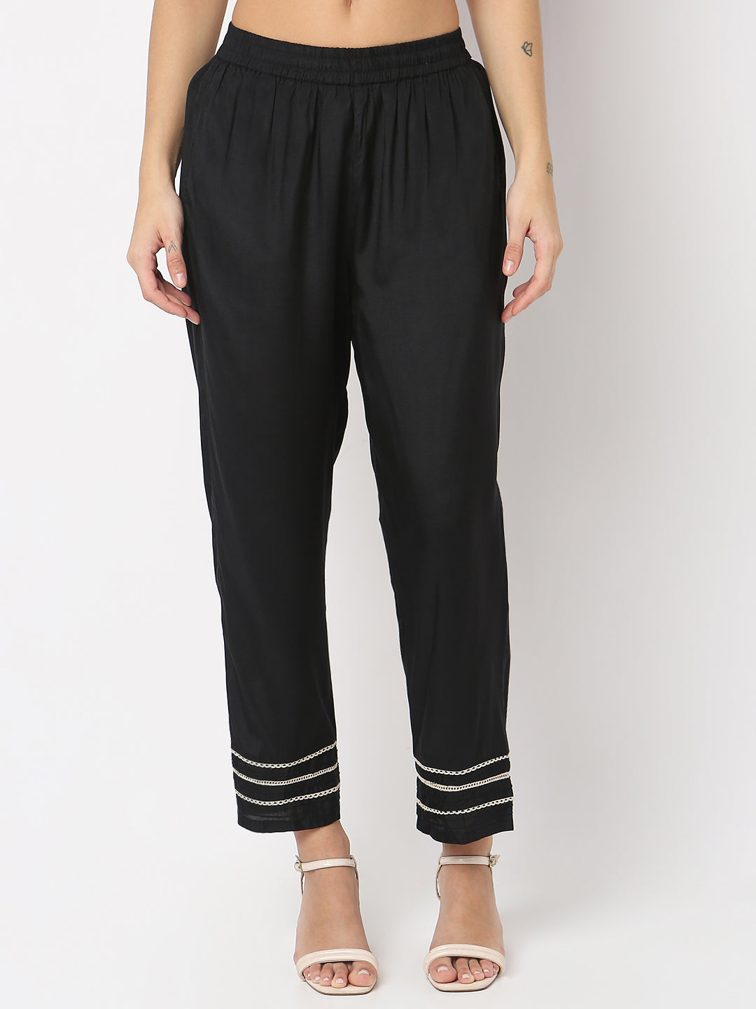 Nylangan Straight Fit Solid Mid Rise Pants