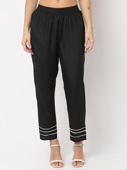 Nylangan Straight Fit Solid Mid Rise Pants
