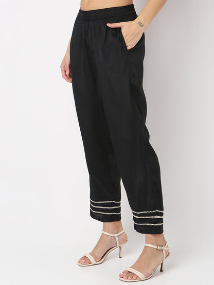 Nylangan Straight Fit Solid Mid Rise Pants