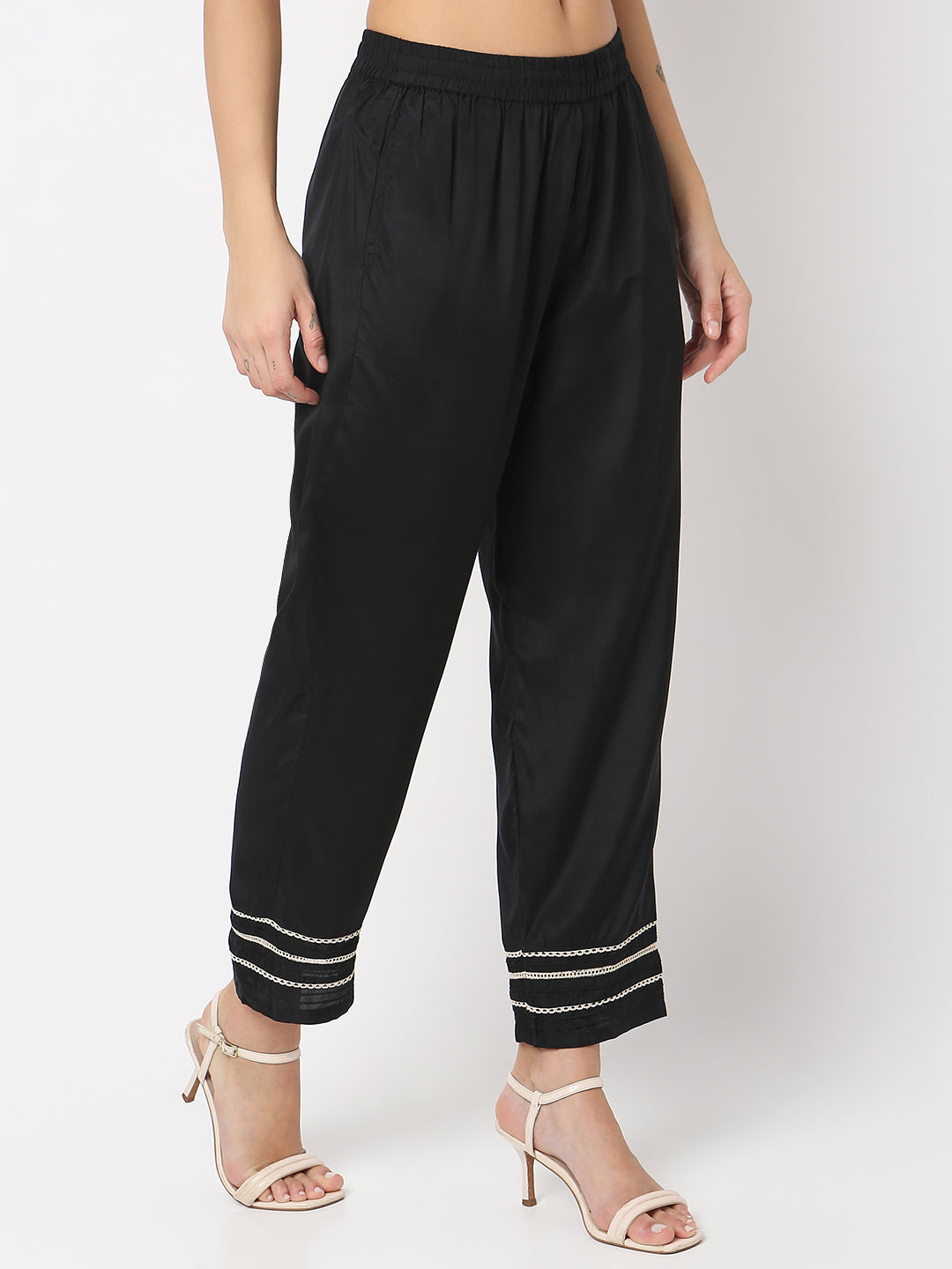 Nylangan Straight Fit Solid Mid Rise Pants