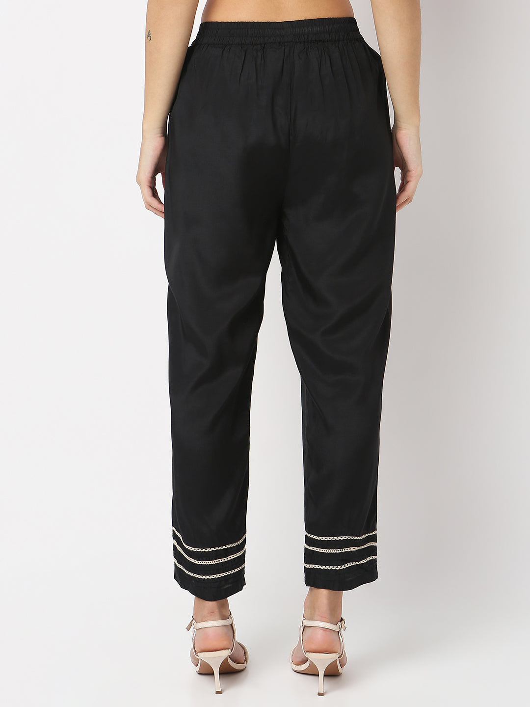 Nylangan Straight Fit Solid Mid Rise Pants