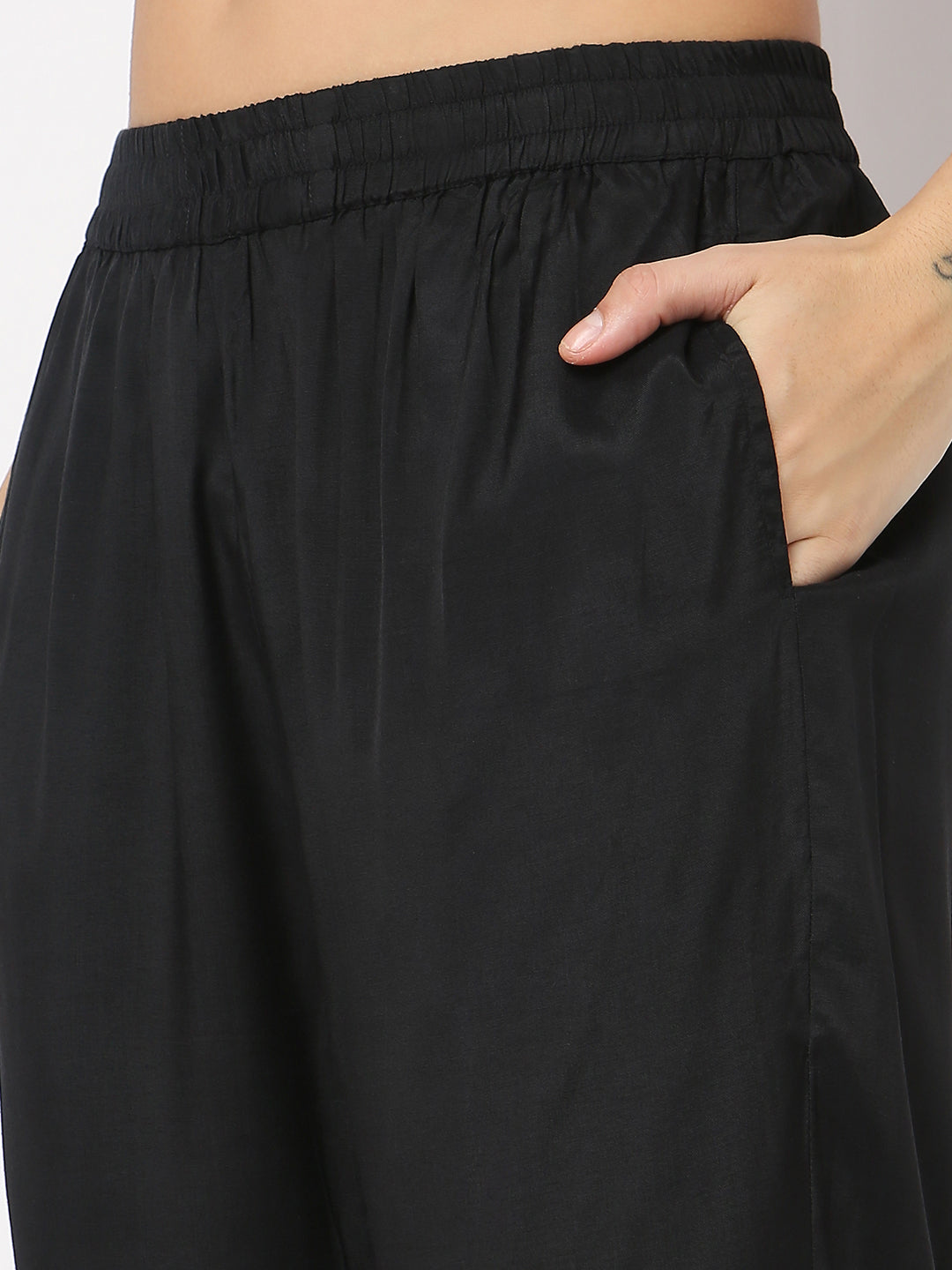 Nylangan Straight Fit Solid Mid Rise Pants