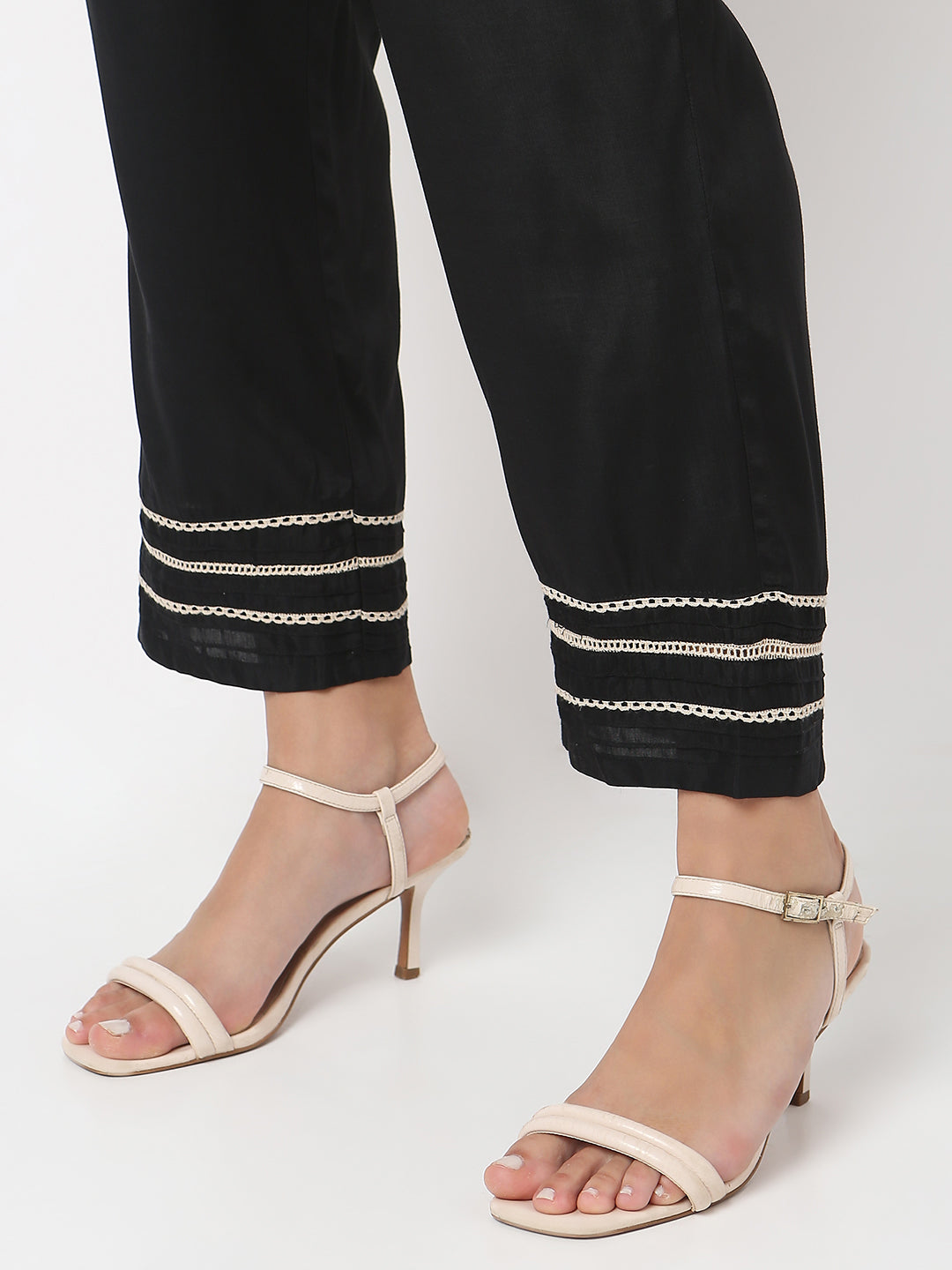 Nylangan Straight Fit Solid Mid Rise Pants