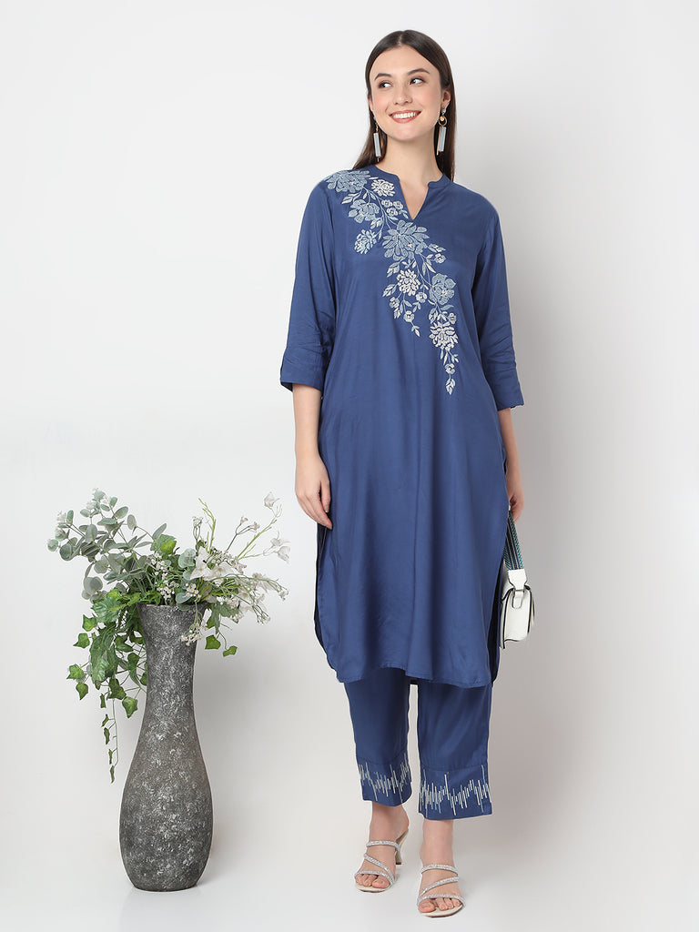 Straight Fit Embroidered Straight Kurta