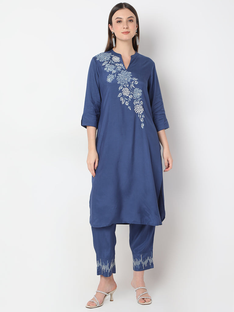 Straight Fit Embroidered Straight Kurta