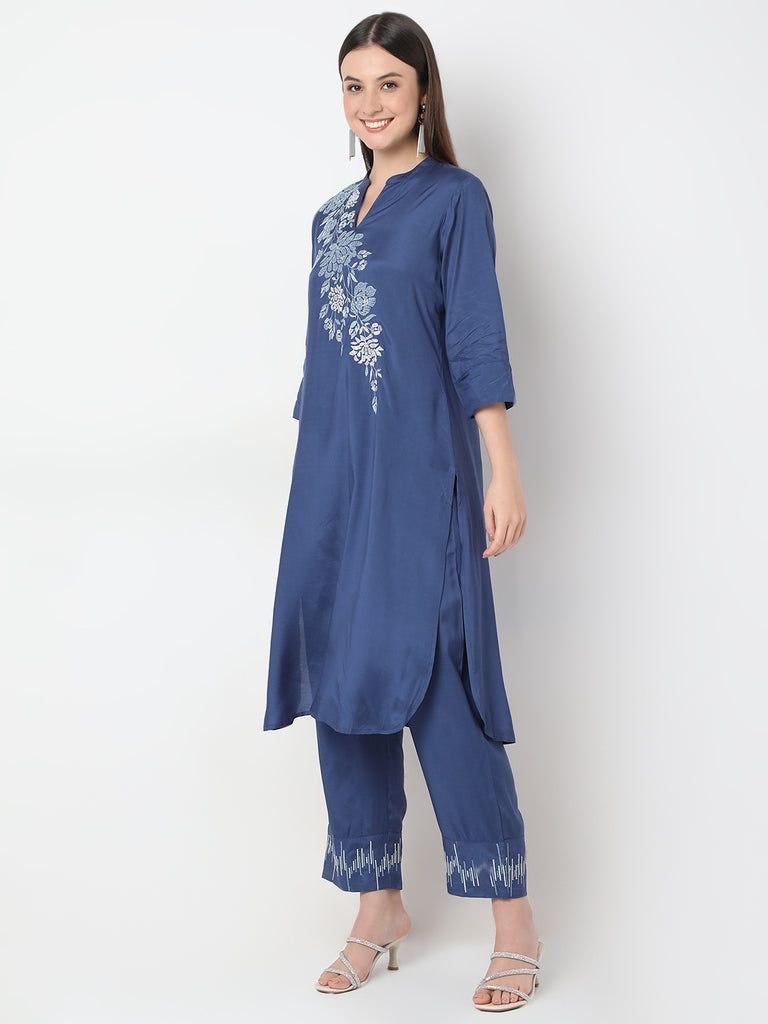 Straight Fit Embroidered Straight Kurta