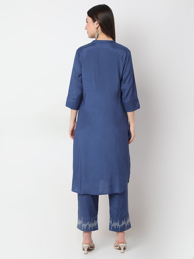 Straight Fit Embroidered Straight Kurta