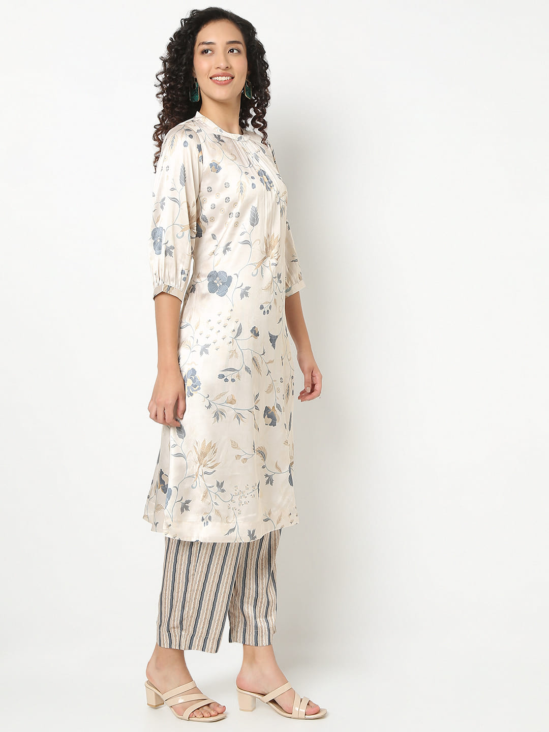 Nylangan Straight Fit Floral Round Neck Kurta