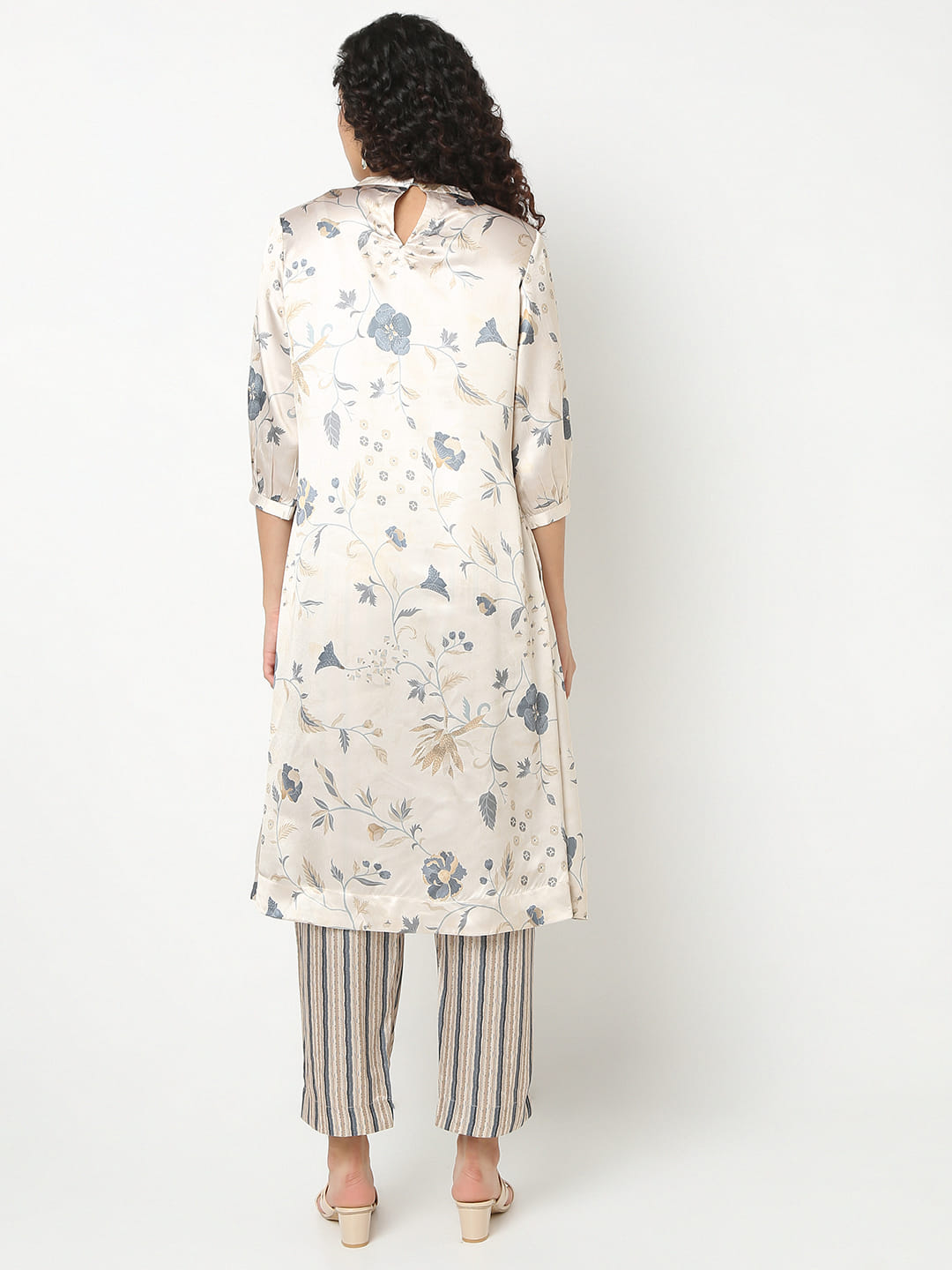 Nylangan Straight Fit Floral Round Neck Kurta