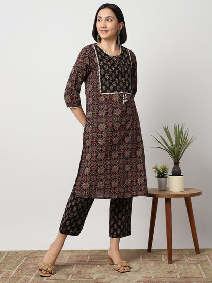 Straight Fit Printed Three-Fourth Sleeve Kurta with Pant Set