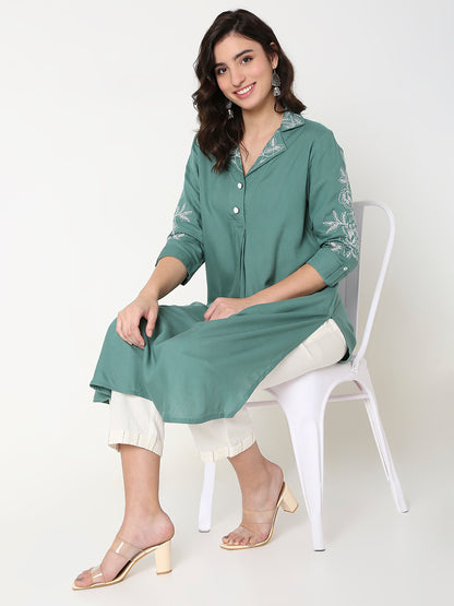 Regular Fit Embroidered Kurta