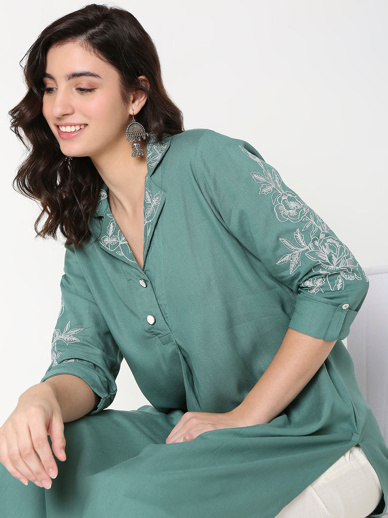 Regular Fit Embroidered Kurta