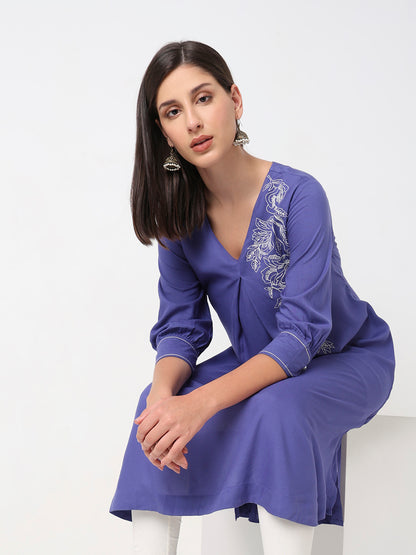 Straight Fit Embroidered Kurta