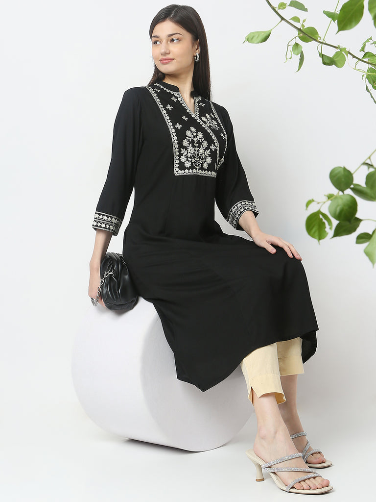 Regular Fit Embroidered Kurta