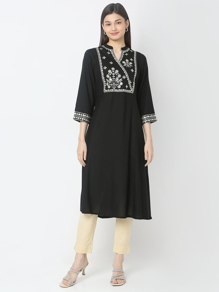 Regular Fit Embroidered Kurta