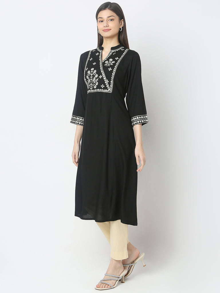 Regular Fit Embroidered Kurta