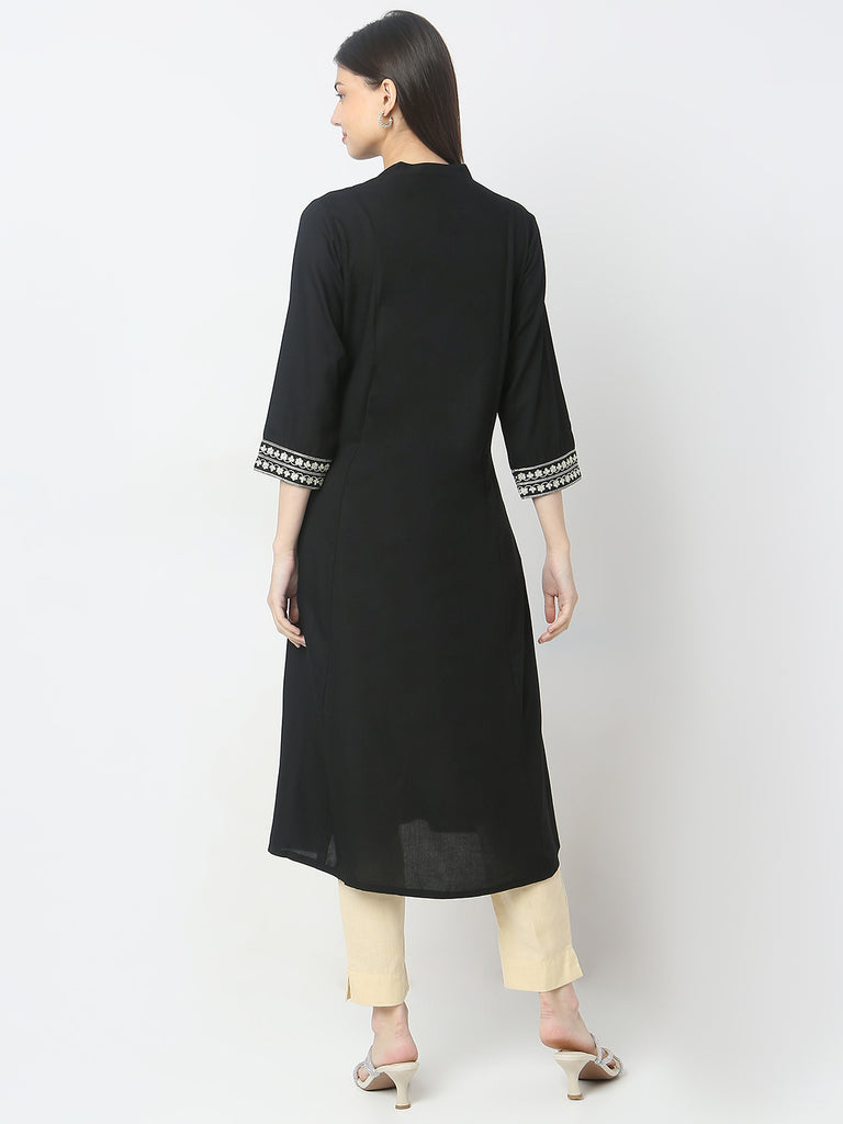 Regular Fit Embroidered Kurta