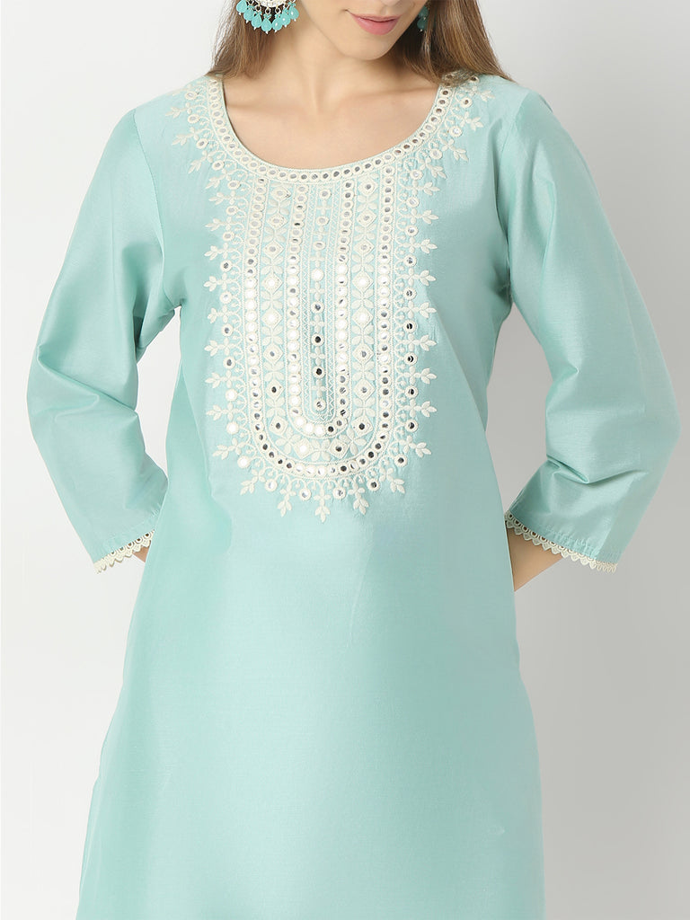 Regular Fit Embroidered Round Neck Kurta