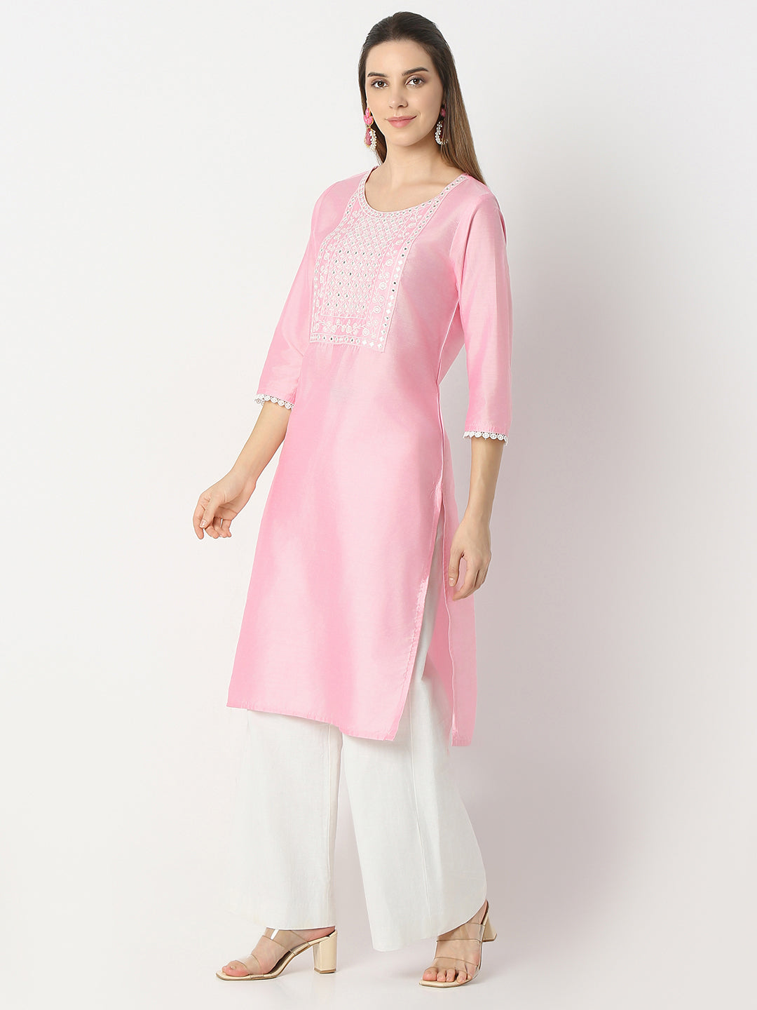 Regular Fit Embroidered Round Neck Kurta