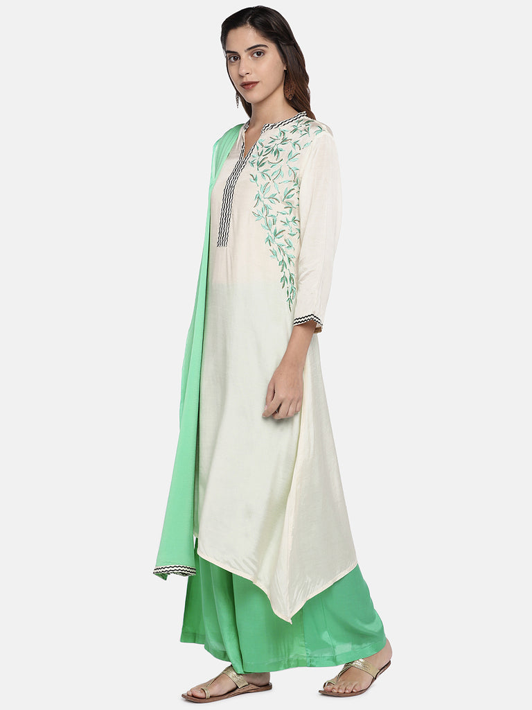 Women Straight Three-Fourth Off White Skd