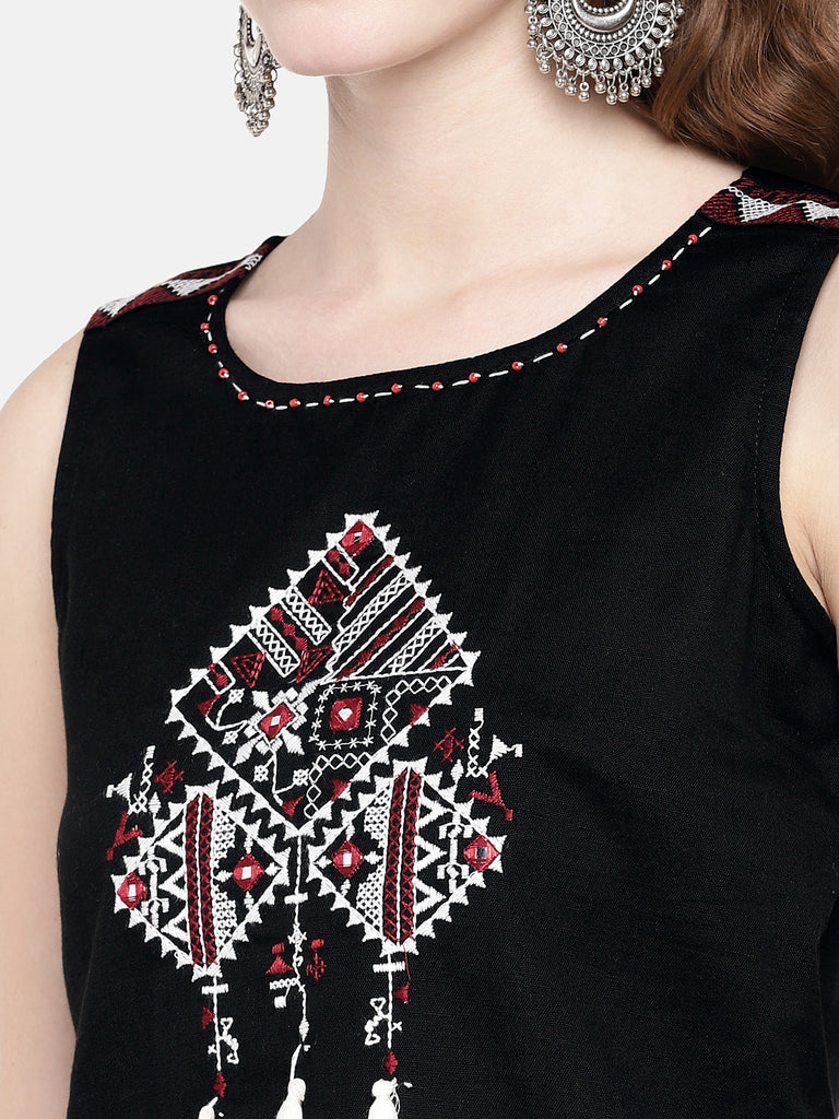 Women Straight Sleeveless Black Top
