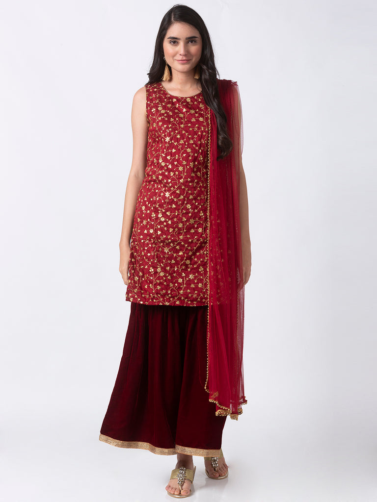 Women Straight Sleeveless Maroon Skd