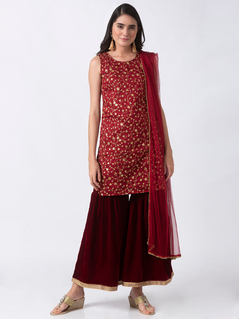 Women Straight Sleeveless Maroon Skd