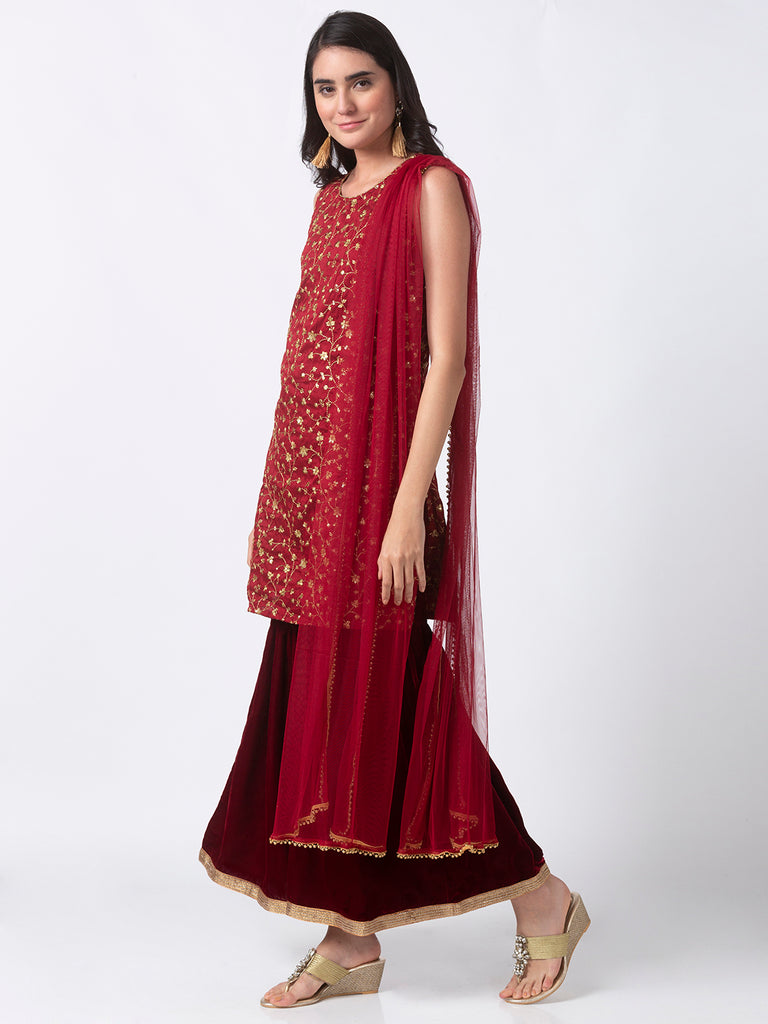 Women Straight Sleeveless Maroon Skd