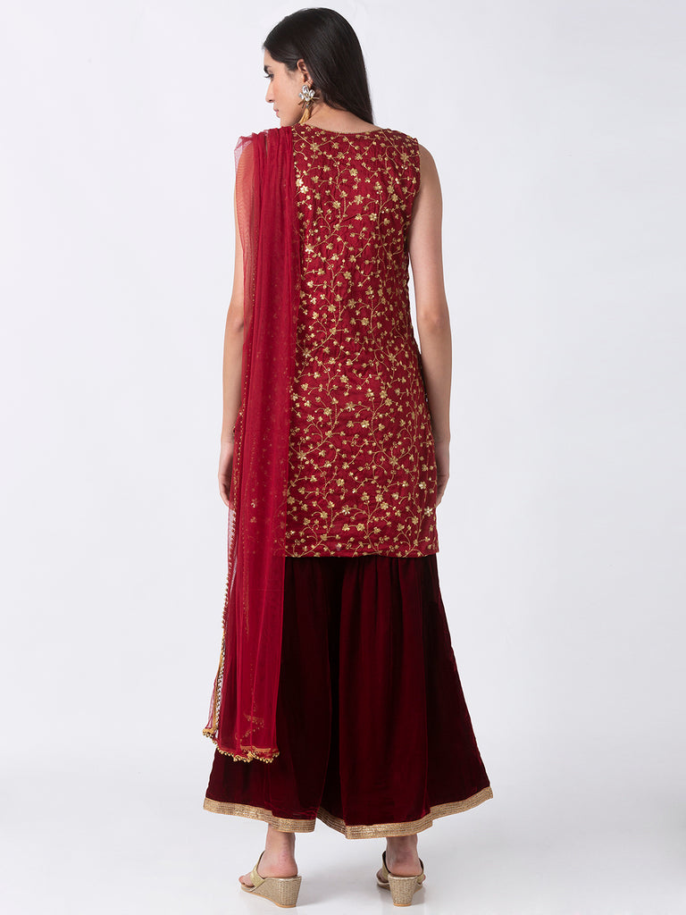 Women Straight Sleeveless Maroon Skd