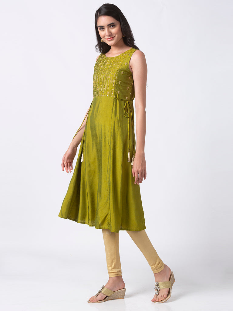 Women A Line Sleeveless Green Kurta