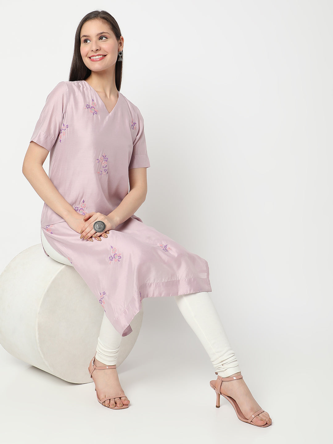Nylangan Women's Lilac Viscose Blend Embroidered Kurta