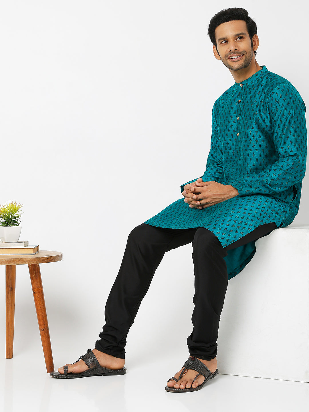 Men's Black Polyster Blend Solid Churidar