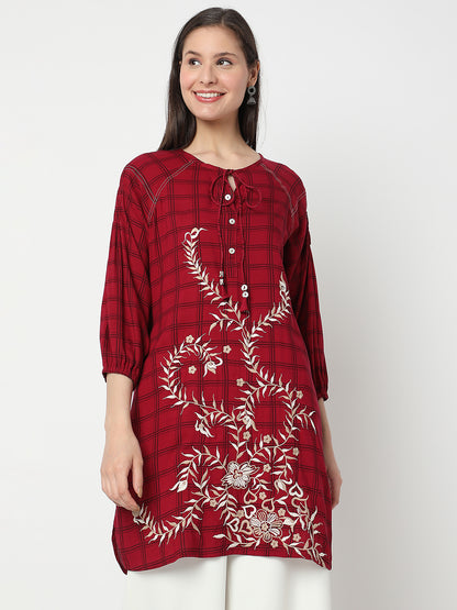 Aseesa Women's Maroon Rayon Embroidered Kurta