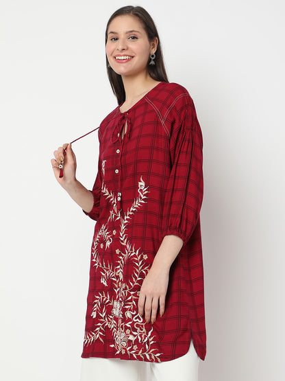 Aseesa Women's Maroon Rayon Embroidered Kurta