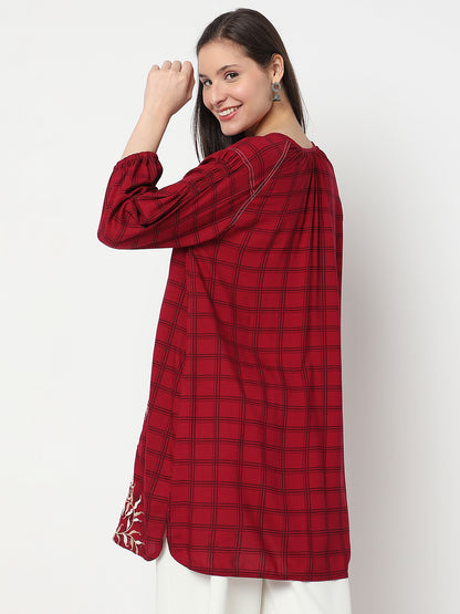 Aseesa Women's Maroon Rayon Embroidered Kurta