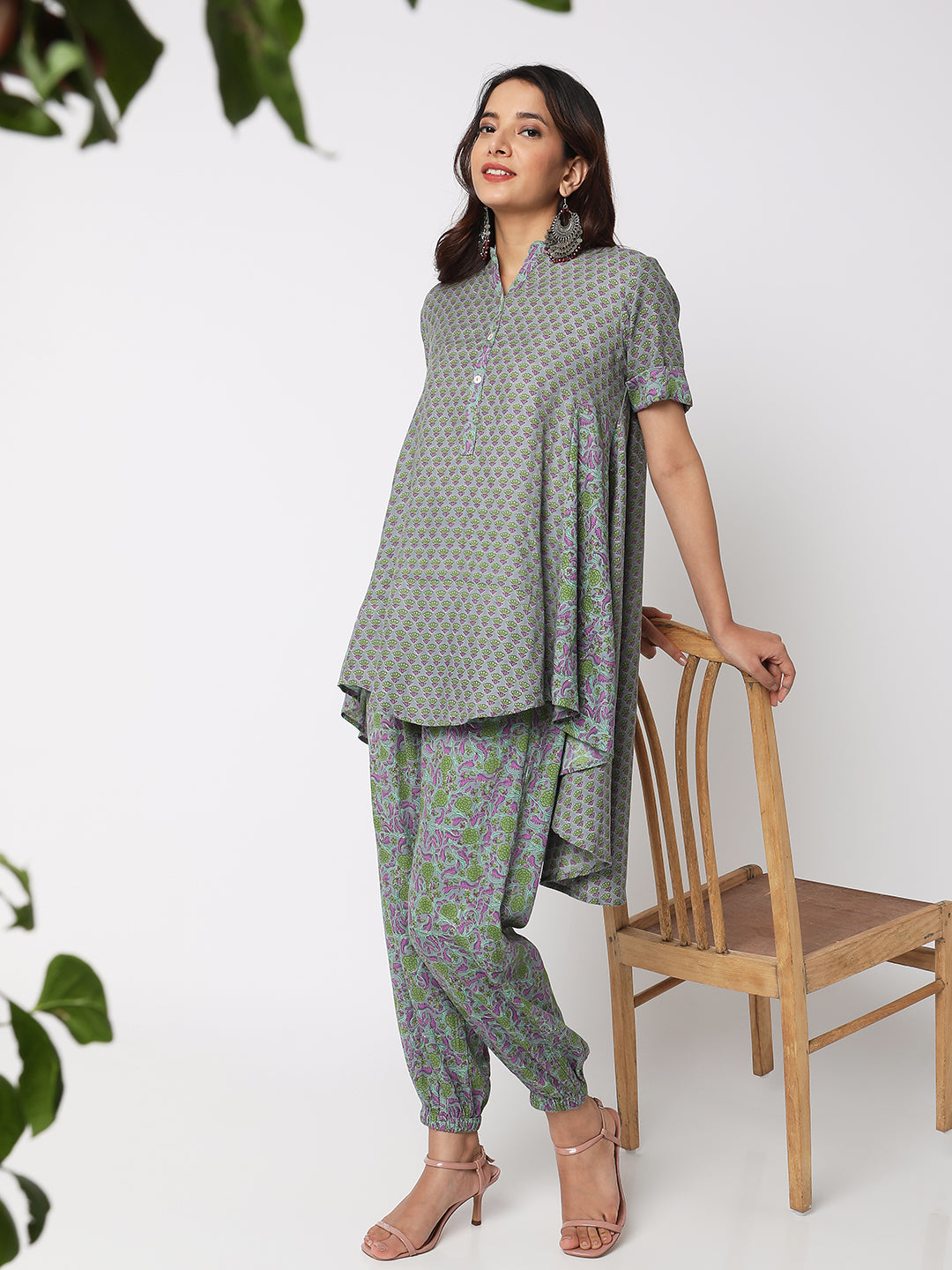 Aseesa Women Wearing Grey Cotton Printed Ethnic Sets