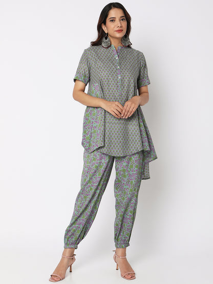 Aseesa Women Wearing Grey Cotton Printed Ethnic Sets