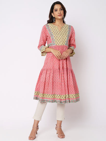 Aseesa Women Wearing Pink Cotton Floral Kurta
