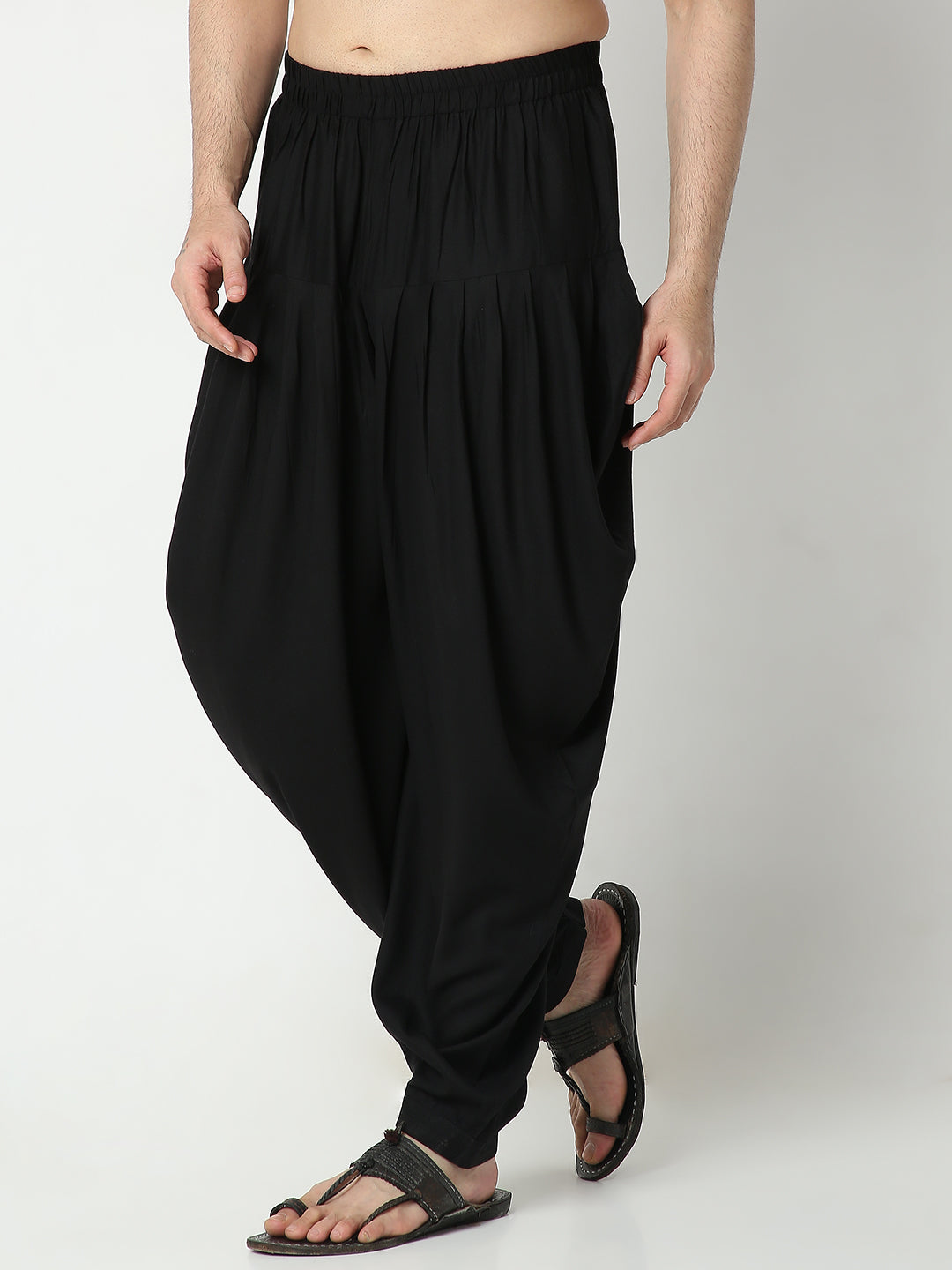 Regular Fit Solid Mid Rise Pants